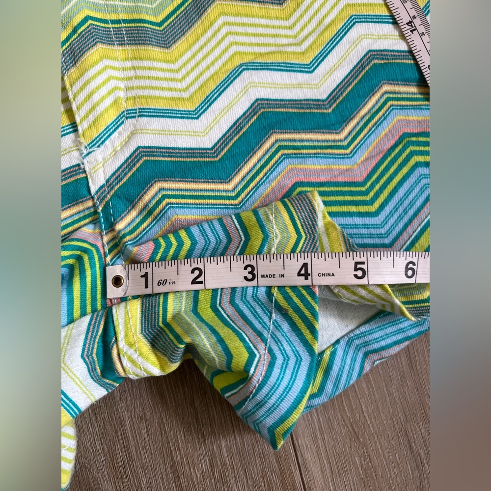 Green Retro Chevron Jean Shorts EUC - Picture 6 of 7